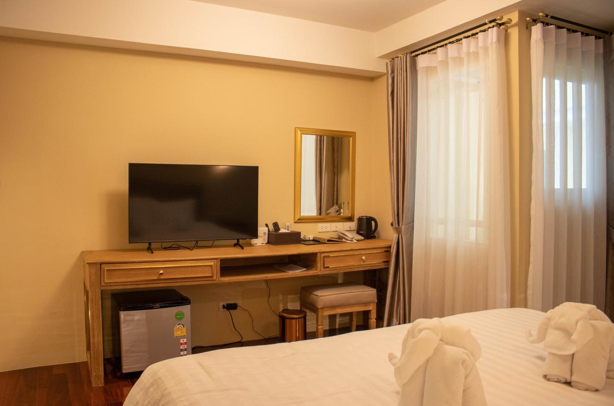 Siri Ratchadamnoen Bangkok Hotel ภายนอก รูปภาพ